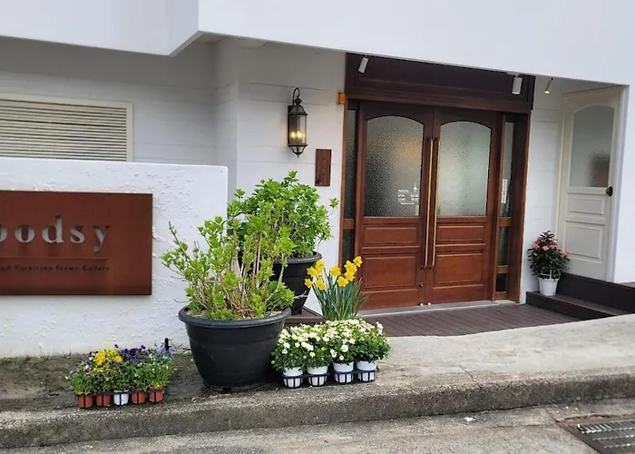 #rooftopgarden#rooftopbbq #capsuletrain #healingstay #haeundaebeach #cheongsapo #aesthetichousing #restaurant #streetcat Casa vacanze *